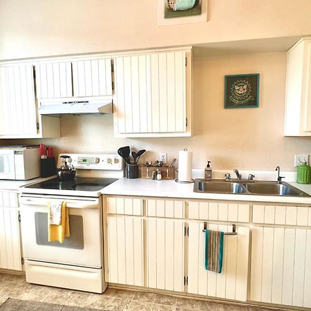 Bisbee Brownstone Suites Bagian luar foto