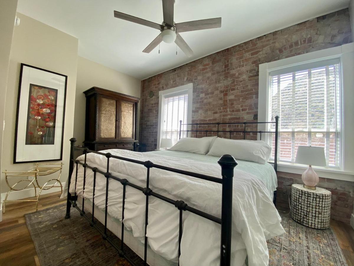 Bisbee Brownstone Suites Bagian luar foto