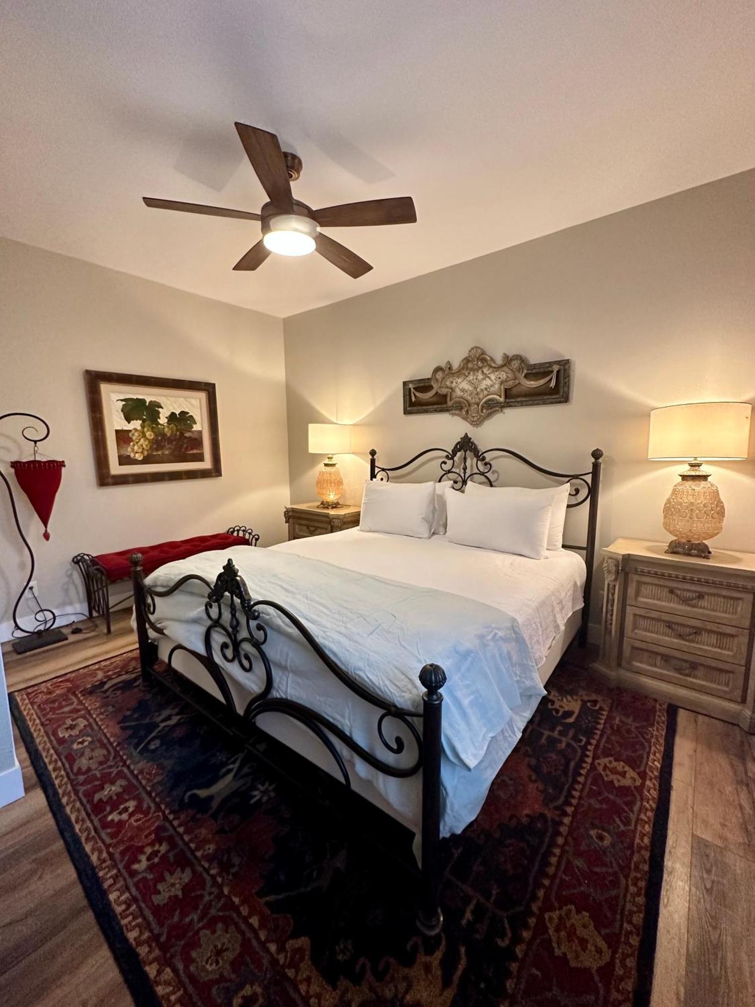 Bisbee Brownstone Suites Bagian luar foto