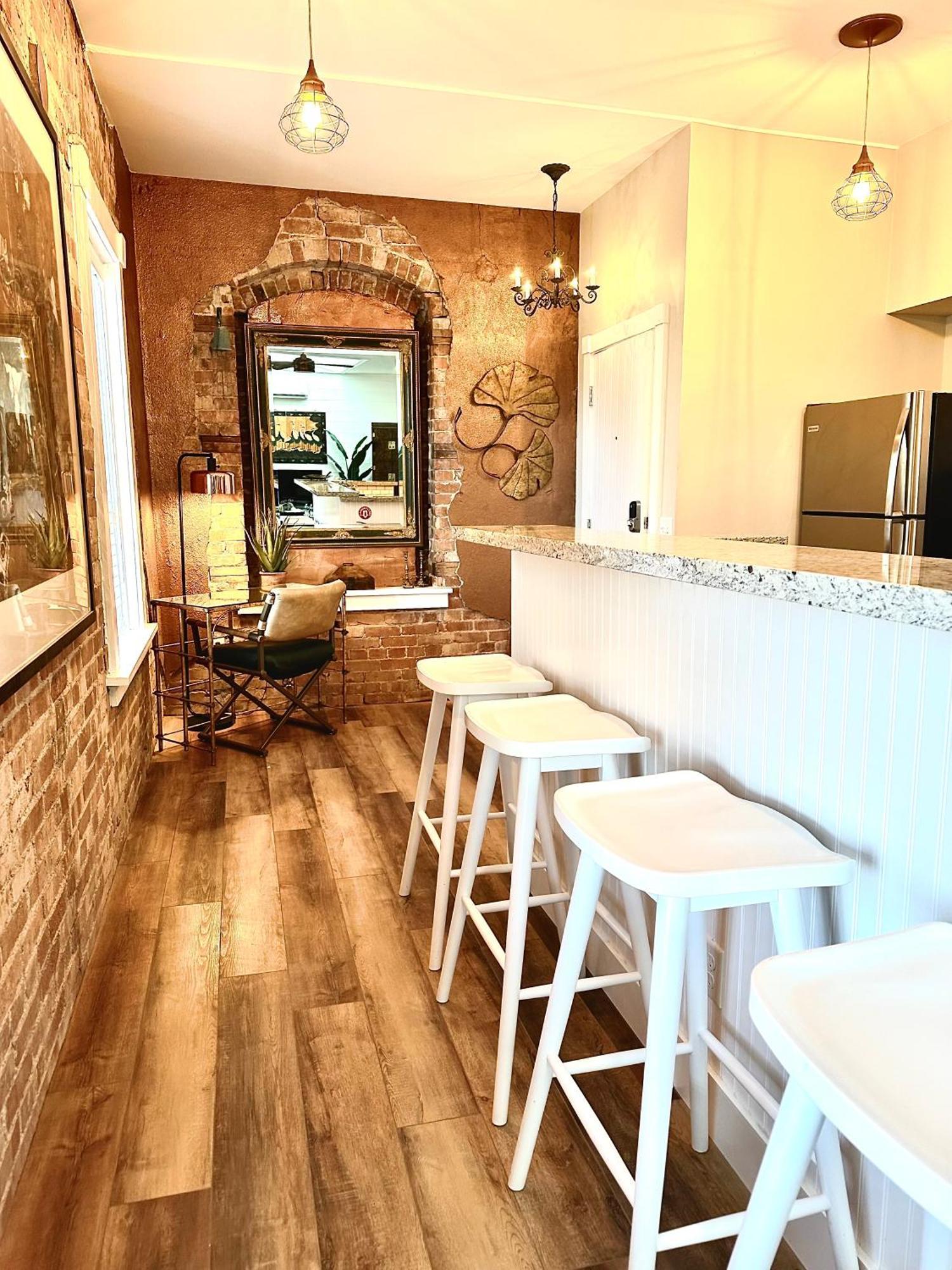 Bisbee Brownstone Suites Bagian luar foto