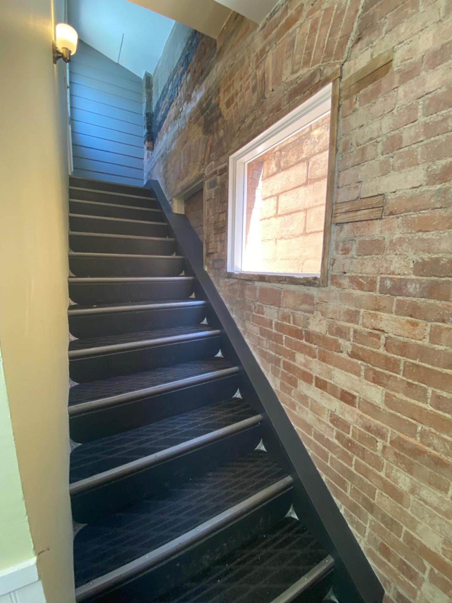 Bisbee Brownstone Suites Bagian luar foto