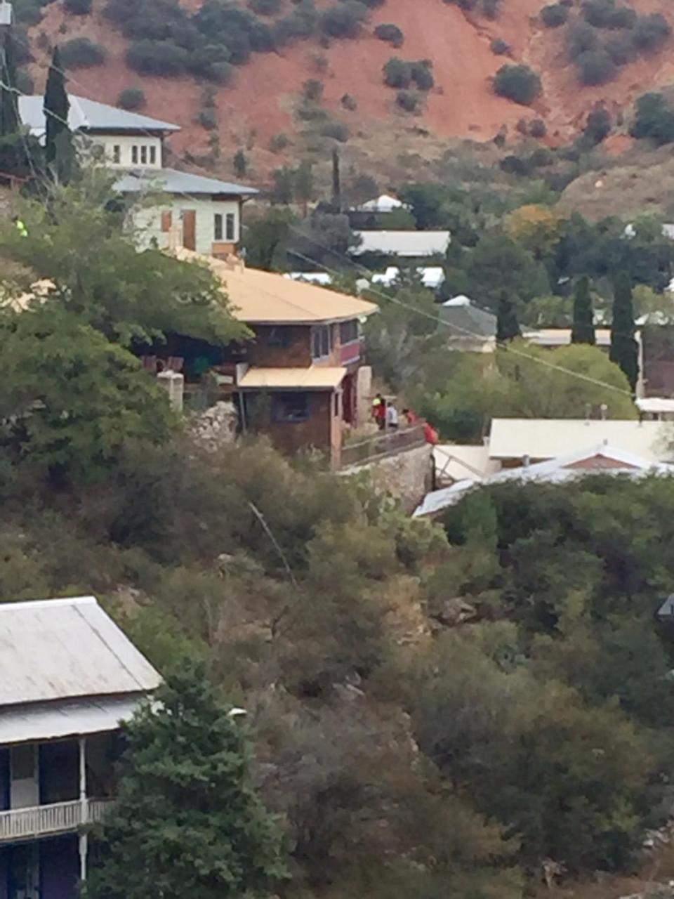 Bisbee Brownstone Suites Bagian luar foto