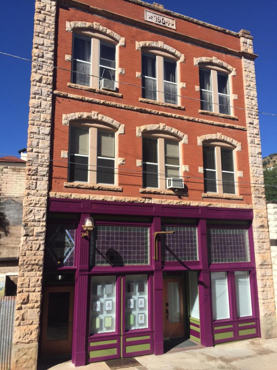 Bisbee Brownstone Suites Bagian luar foto