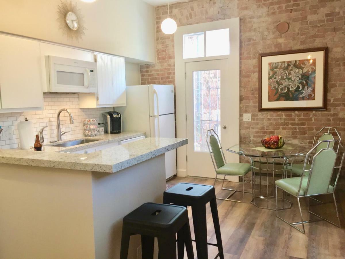 Bisbee Brownstone Suites Bagian luar foto