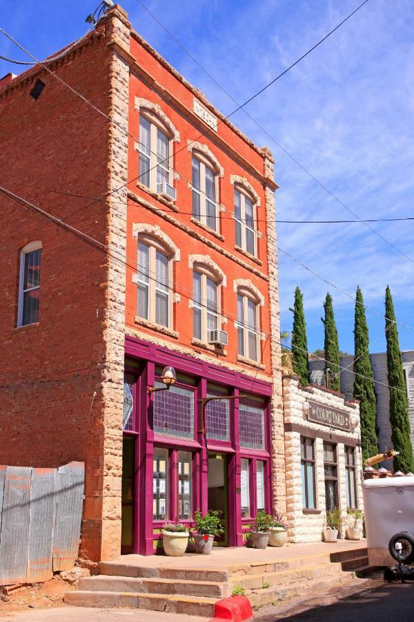 Bisbee Brownstone Suites Bagian luar foto