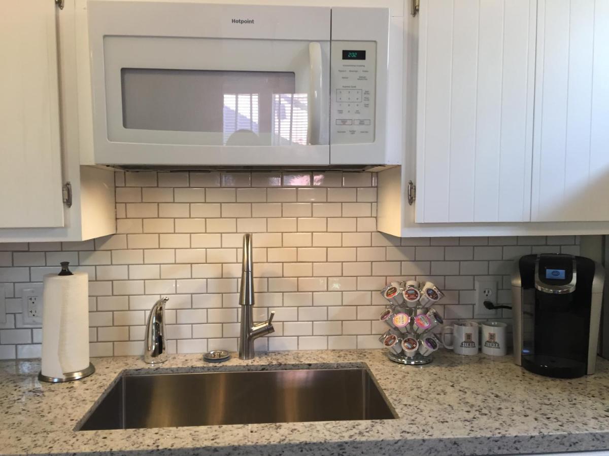 Bisbee Brownstone Suites Bagian luar foto