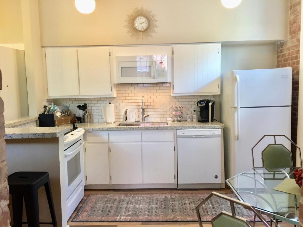 Bisbee Brownstone Suites Bagian luar foto