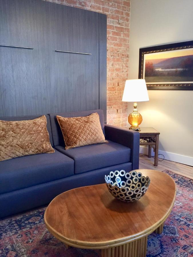 Bisbee Brownstone Suites Bagian luar foto
