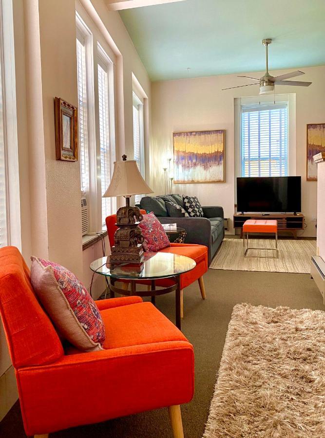 Bisbee Brownstone Suites Bagian luar foto