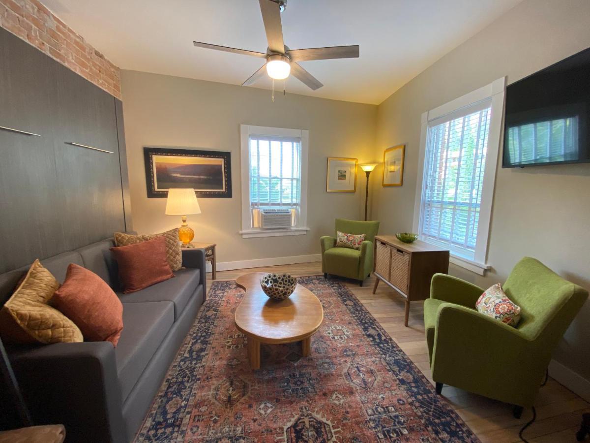 Bisbee Brownstone Suites Bagian luar foto