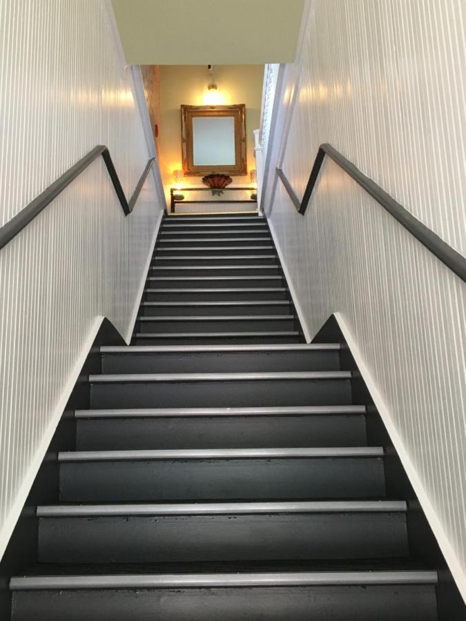 Bisbee Brownstone Suites Bagian luar foto