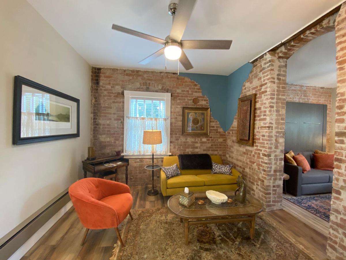 Bisbee Brownstone Suites Bagian luar foto