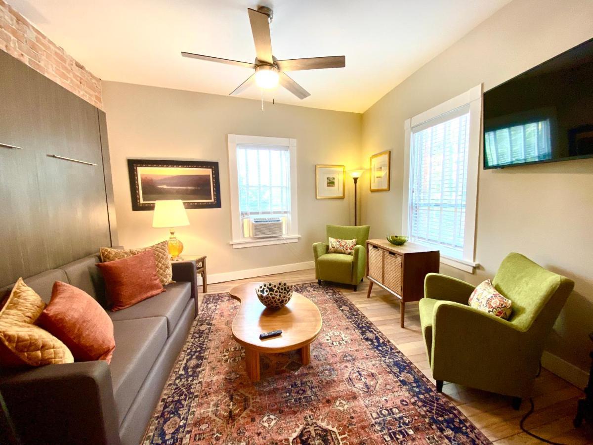 Bisbee Brownstone Suites Bagian luar foto